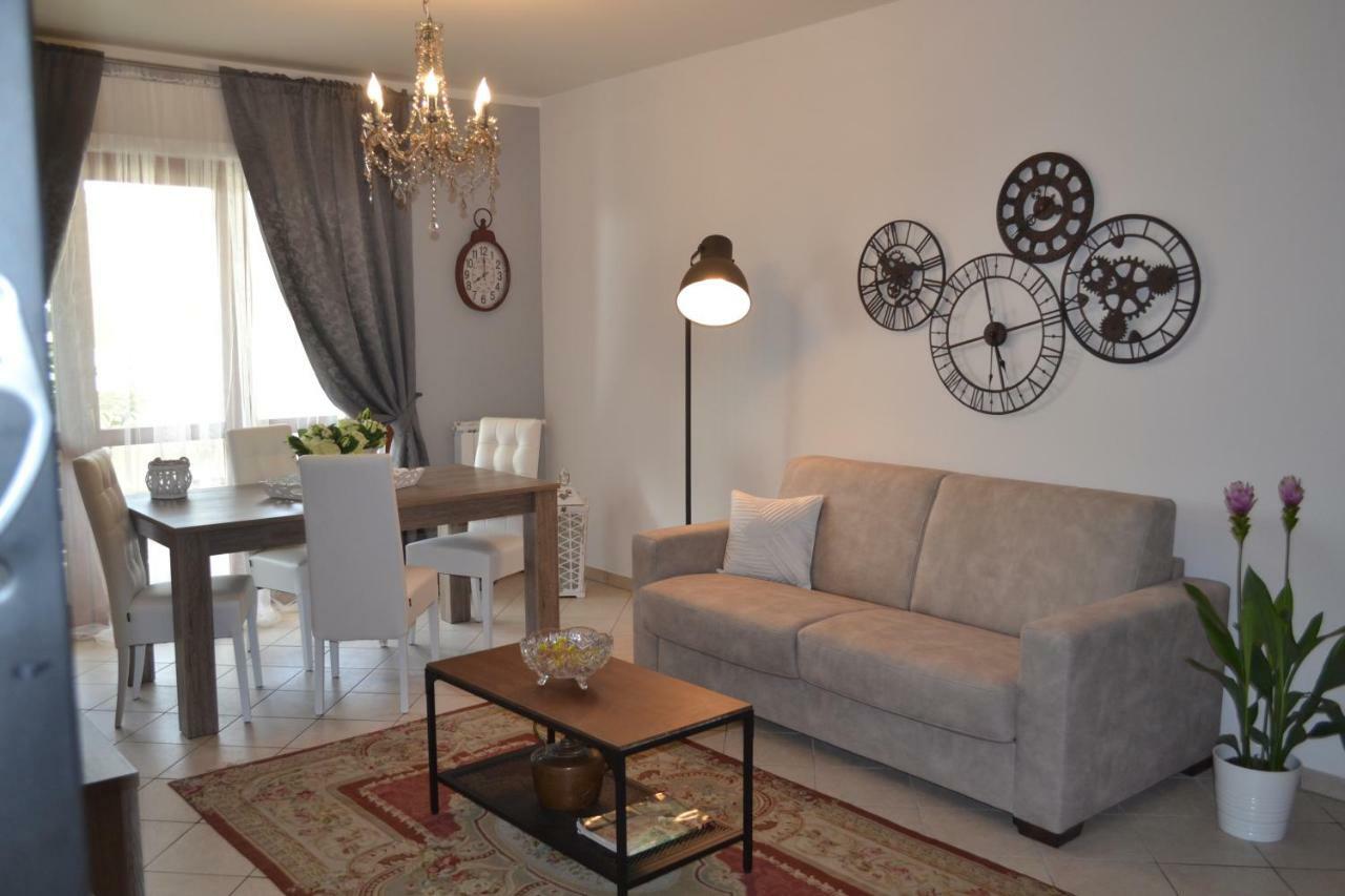 פיומיצ'ינו Airport & Fair Suite Apartments מראה חיצוני תמונה