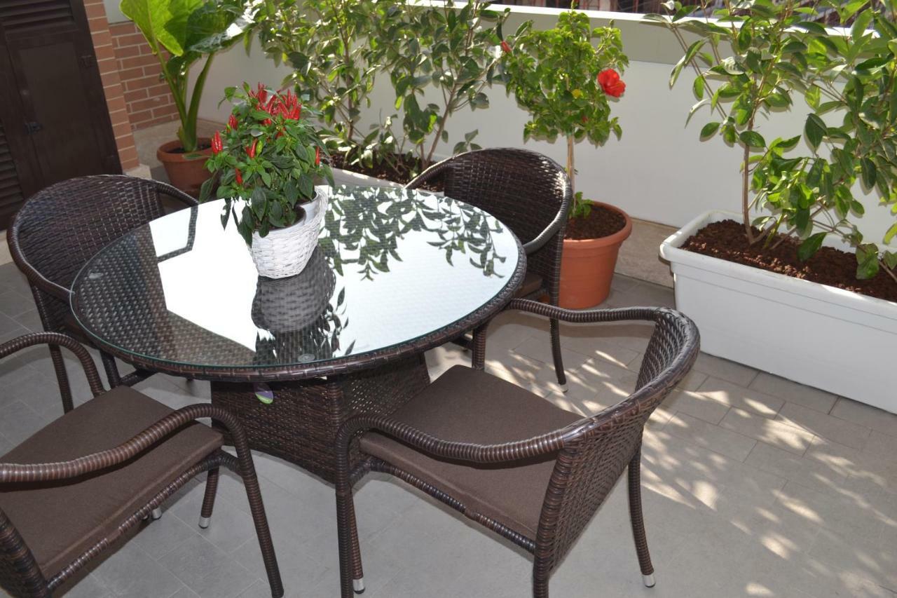 פיומיצ'ינו Airport & Fair Suite Apartments מראה חיצוני תמונה