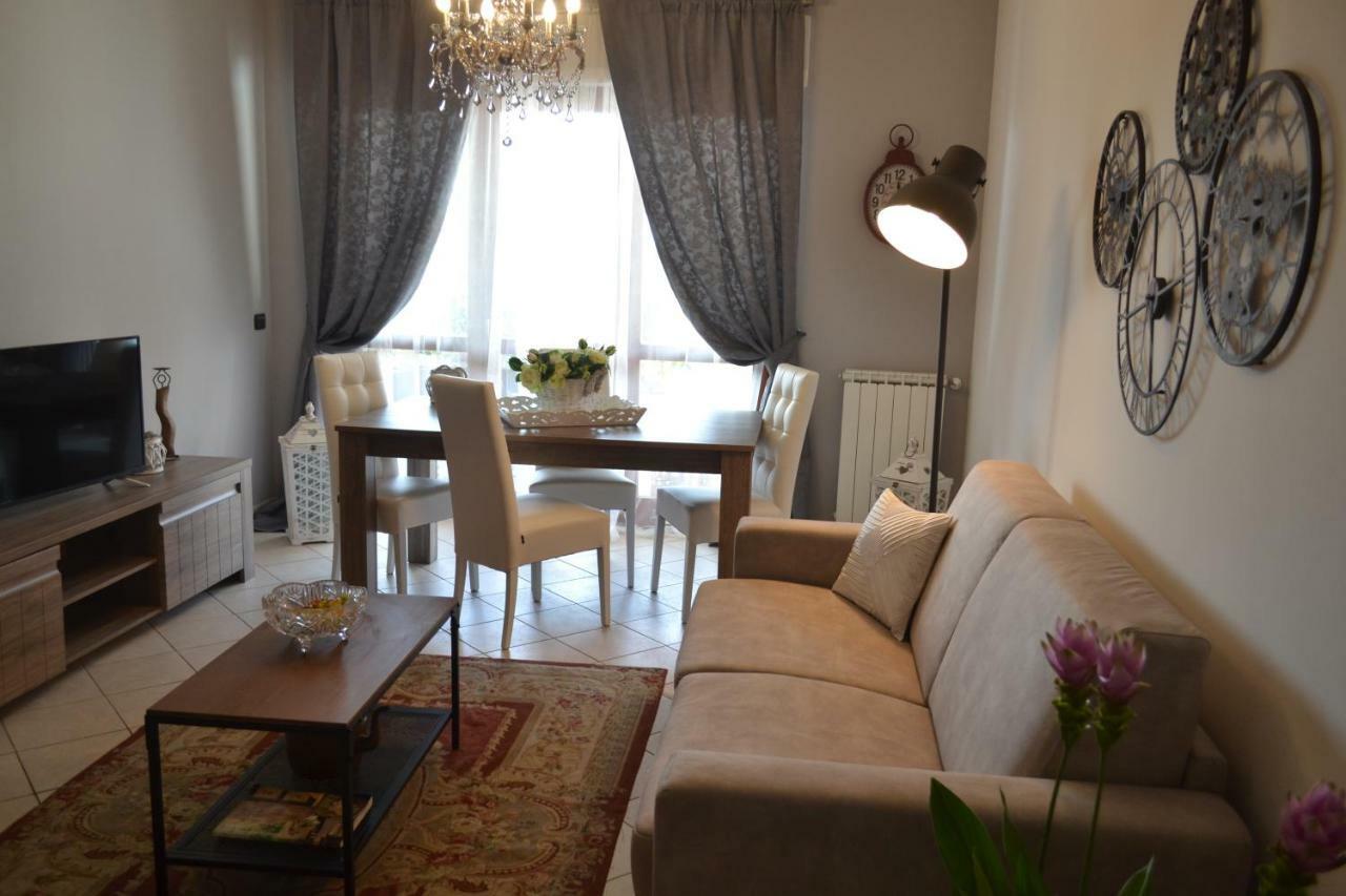 פיומיצ'ינו Airport & Fair Suite Apartments מראה חיצוני תמונה