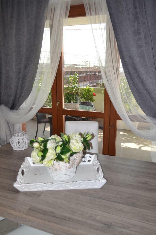 פיומיצ'ינו Airport & Fair Suite Apartments מראה חיצוני תמונה