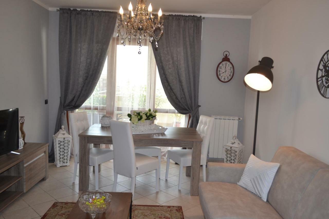 פיומיצ'ינו Airport & Fair Suite Apartments מראה חיצוני תמונה