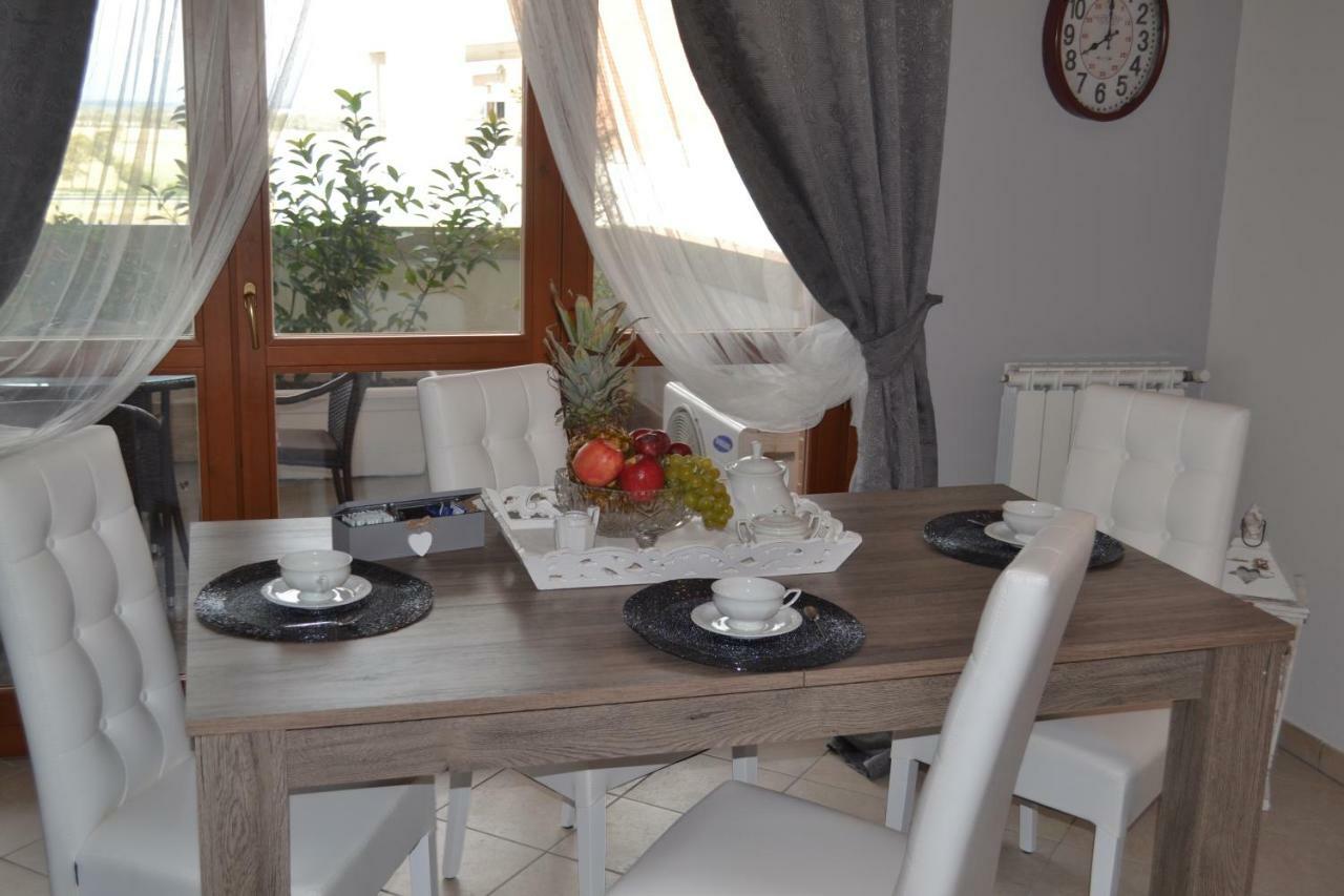 פיומיצ'ינו Airport & Fair Suite Apartments מראה חיצוני תמונה