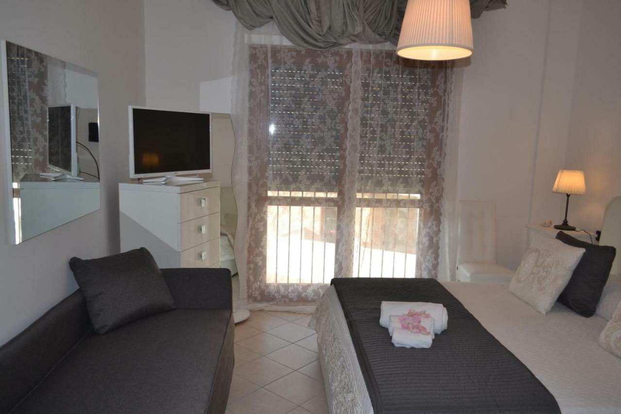 פיומיצ'ינו Airport & Fair Suite Apartments מראה חיצוני תמונה