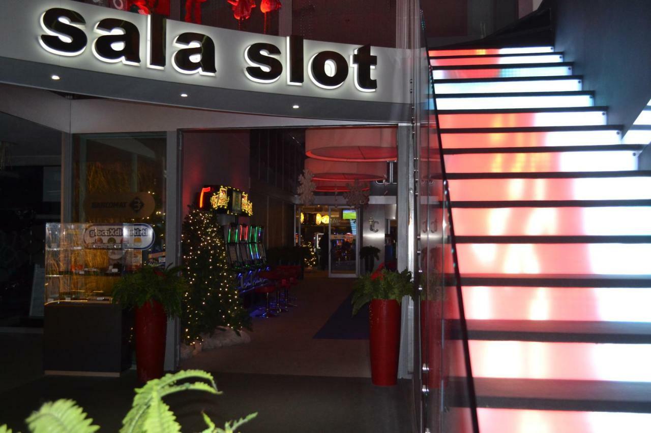 פיומיצ'ינו Airport & Fair Suite Apartments מראה חיצוני תמונה
